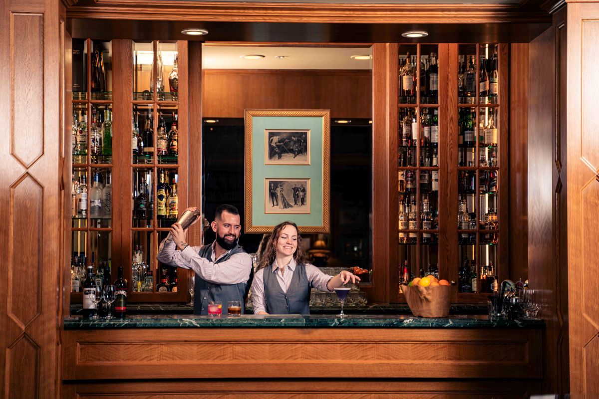 Bartenders making drinks