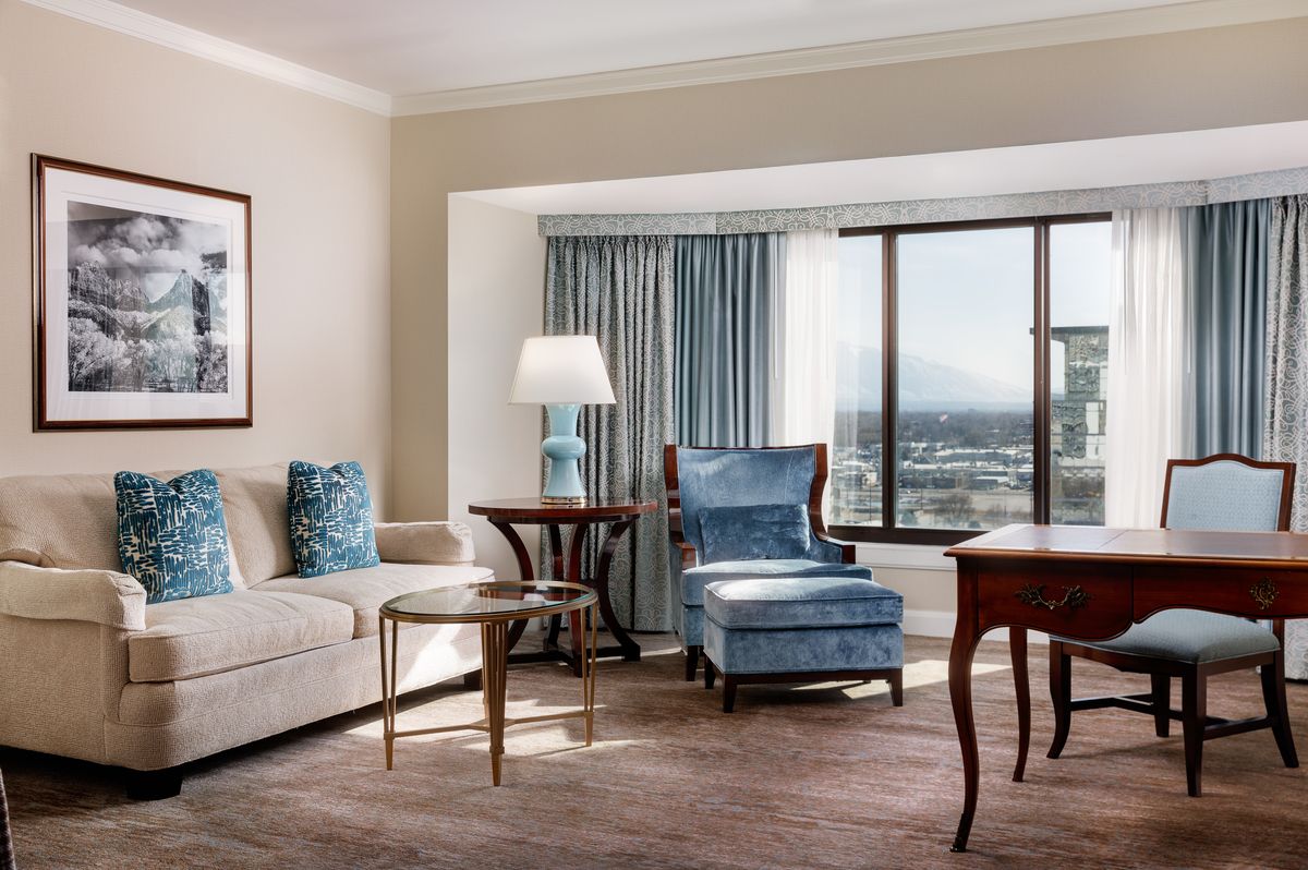 Little America Salt Lake Tower King living room