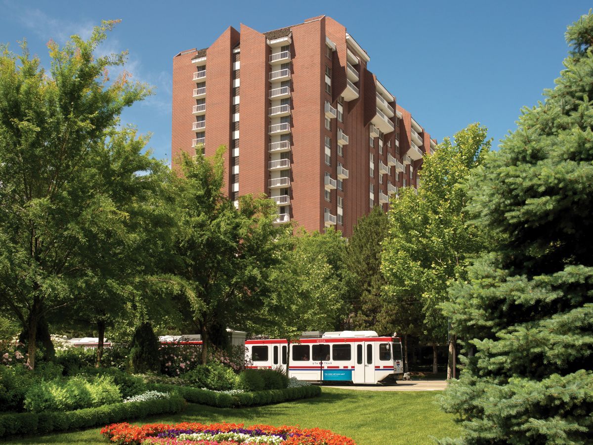 Exterior image of the Little America building