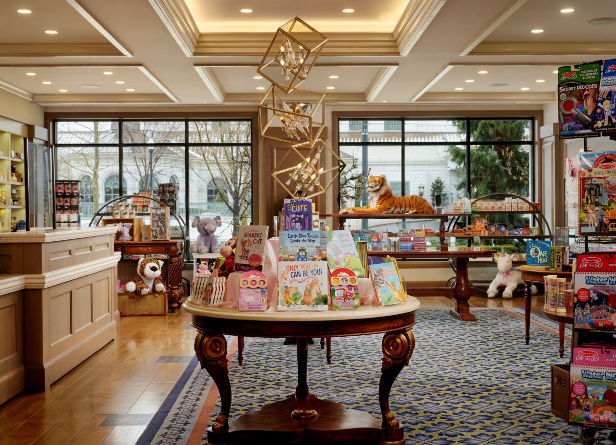 Retail store display table